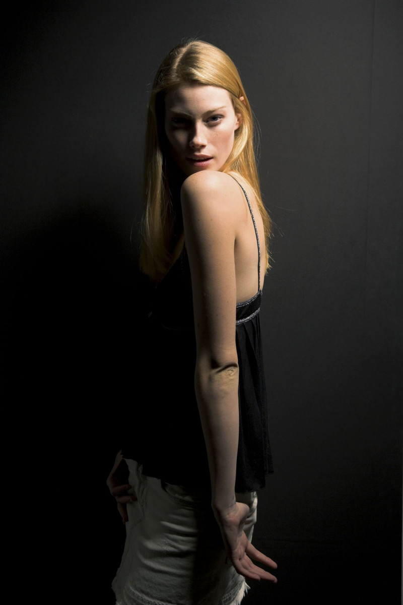 Alyssa Sutherland: pic #77137